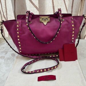 🆕 Valentino Garavani iconic 2 way tote bag👜